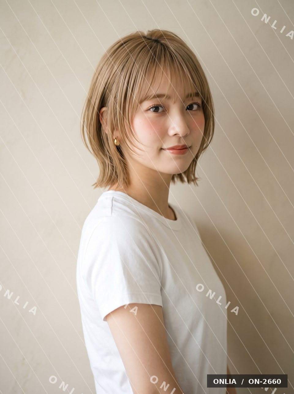 ベージュ ミニボブ